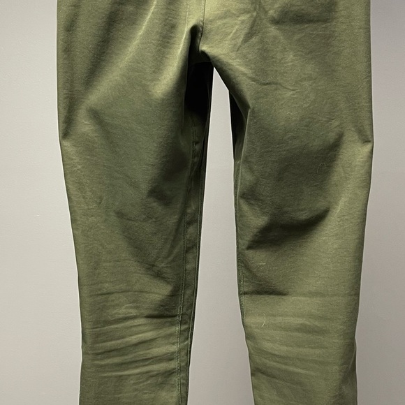 EUC Olive Green Lululemon Pants Size 5 - Picture 2 of 5